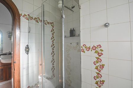 Casa à venda com 541m², 4 quartos e 2 vagas Casa à venda com 541m², 4 quartos e 2 vagasBanheiro da Suíte 4