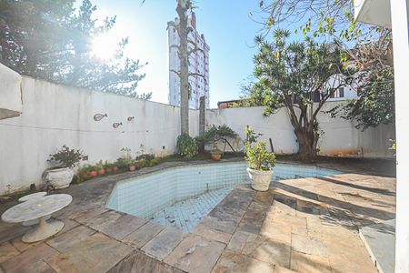 Casa à venda com 541m², 4 quartos e 2 vagas Casa à venda com 541m², 4 quartos e 2 vagasPiscina