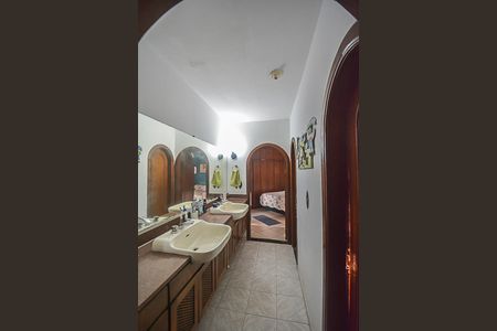 Casa à venda com 541m², 4 quartos e 2 vagas Casa à venda com 541m², 4 quartos e 2 vagasBanheiro da Suíte 4