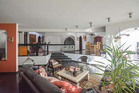 Casa à venda com 541m², 4 quartos e 2 vagas Casa à venda com 541m², 4 quartos e 2 vagasSala 2