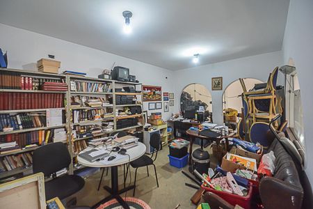 Casa à venda com 541m², 4 quartos e 2 vagas Casa à venda com 541m², 4 quartos e 2 vagasEscritório