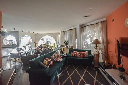 Casa à venda com 541m², 4 quartos e 2 vagas Casa à venda com 541m², 4 quartos e 2 vagasSala 2