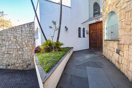 Casa à venda com 541m², 4 quartos e 2 vagas Casa à venda com 541m², 4 quartos e 2 vagasHall de entrada