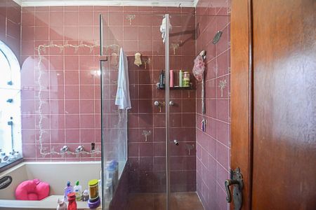 Casa à venda com 541m², 4 quartos e 2 vagas Casa à venda com 541m², 4 quartos e 2 vagasBanheiro da Suíte 1