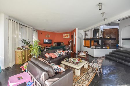 Casa à venda com 541m², 4 quartos e 2 vagas Casa à venda com 541m², 4 quartos e 2 vagasSala 2