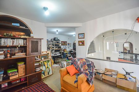 Casa à venda com 541m², 4 quartos e 2 vagas Casa à venda com 541m², 4 quartos e 2 vagasEscritório
