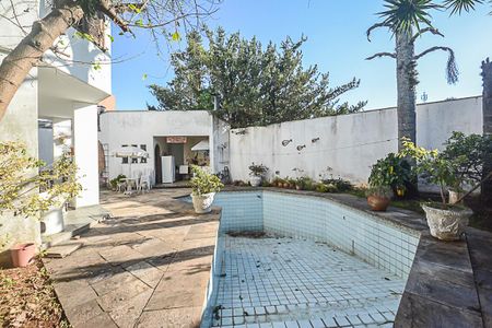 Casa à venda com 541m², 4 quartos e 2 vagas Casa à venda com 541m², 4 quartos e 2 vagasPiscina