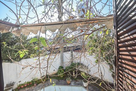 Casa à venda com 541m², 4 quartos e 2 vagas Casa à venda com 541m², 4 quartos e 2 vagasVista da Suíte 2