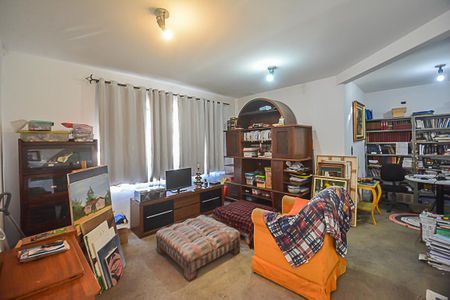 Casa à venda com 541m², 4 quartos e 2 vagas Casa à venda com 541m², 4 quartos e 2 vagasEscritório