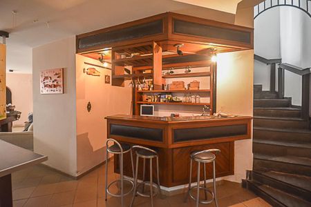 Casa à venda com 541m², 4 quartos e 2 vagas Casa à venda com 541m², 4 quartos e 2 vagasBar