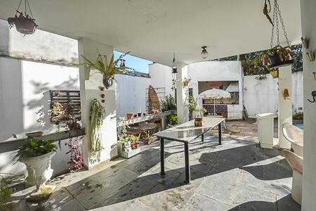 Casa à venda com 541m², 4 quartos e 2 vagas Casa à venda com 541m², 4 quartos e 2 vagasVaranda da Sala