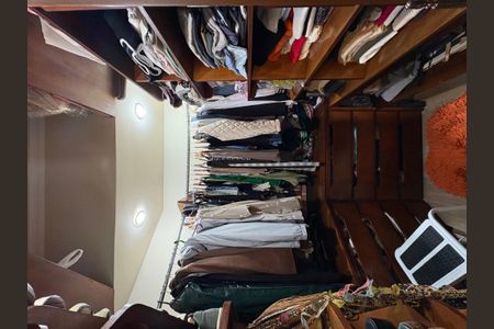 Apartamento à venda com 105m², 3 quartos e 2 vagas Apartamento à venda com 105m², 3 quartos e 2 vagasCloset da suíte