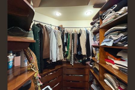 Apartamento à venda com 105m², 3 quartos e 2 vagas Apartamento à venda com 105m², 3 quartos e 2 vagasCloset da suíte