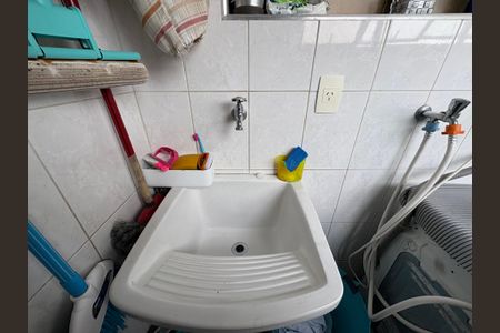 Apartamento à venda com 105m², 3 quartos e 2 vagas Apartamento à venda com 105m², 3 quartos e 2 vagasLavanderia