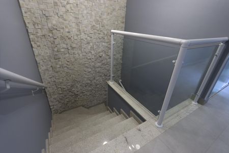 Casa à venda com 240m², 3 quartos e 2 vagasEscadas