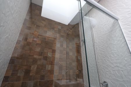 Casa à venda com 240m², 3 quartos e 2 vagasBanheiro da Suíte 2