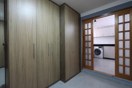 Casa à venda com 240m², 3 quartos e 2 vagasSuíte 2 (Closet)