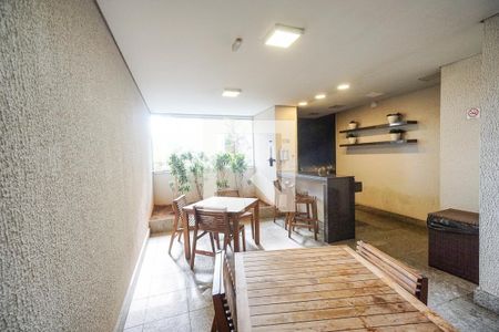 Apartamento à venda com 67m², 2 quartos e 1 vagaCondomínio - Churrasqueira 
