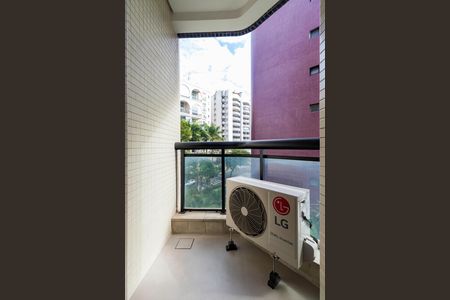 Apartamento à venda com 400m², 4 quartos e 5 vagas Apartamento à venda com 400m², 4 quartos e 5 vagasVaranda do Quarto 3