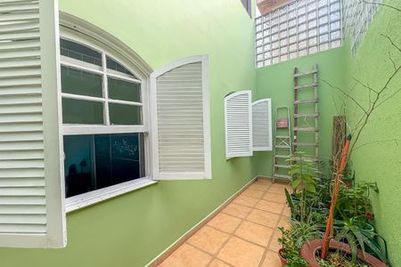 Casa à venda com 192m², 3 quartos e 2 vagas Casa à venda com 192m², 3 quartos e 2 vagasÁrea Externa
