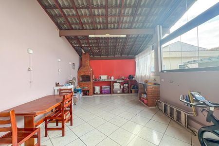 Casa à venda com 192m², 3 quartos e 2 vagas Casa à venda com 192m², 3 quartos e 2 vagasÁrea Externa