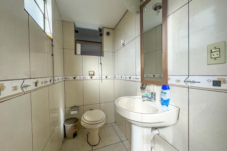 Casa à venda com 192m², 3 quartos e 2 vagas Casa à venda com 192m², 3 quartos e 2 vagasBanheiro de Serviço