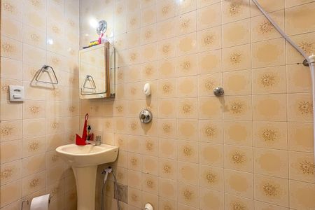 Casa à venda com 192m², 3 quartos e 2 vagas Casa à venda com 192m², 3 quartos e 2 vagasBanheiro