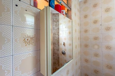 Casa à venda com 192m², 3 quartos e 2 vagas Casa à venda com 192m², 3 quartos e 2 vagasBanheiro 2