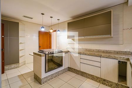 Casa à venda com 250m², 5 quartos e 5 vagas Casa à venda com 250m², 5 quartos e 5 vagasCozinha