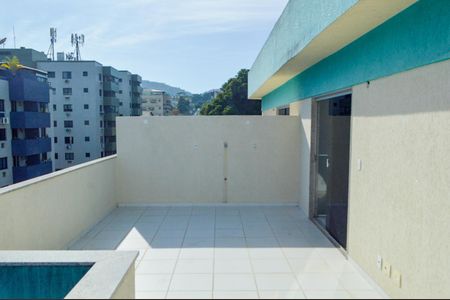 Apartamento à venda com 190m², 4 quartos e 2 vagas Apartamento à venda com 190m², 4 quartos e 2 vagasTerraço