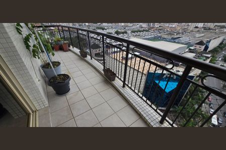 Apartamento para alugar com 198m², 3 quartos e 2 vagas Apartamento para alugar com 198m², 3 quartos e 2 vagasVaranda da Suíte 2