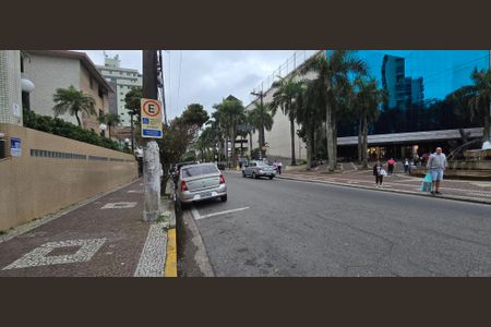 Apartamento para alugar com 198m², 3 quartos e 2 vagas Apartamento para alugar com 198m², 3 quartos e 2 vagasVista da Rua