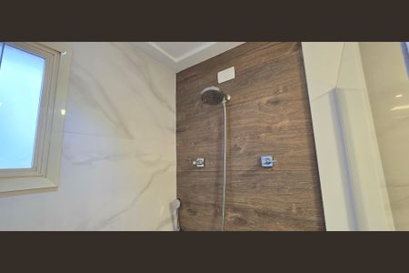 Apartamento para alugar com 198m², 3 quartos e 2 vagas Apartamento para alugar com 198m², 3 quartos e 2 vagasBanheiro da Suíte 1