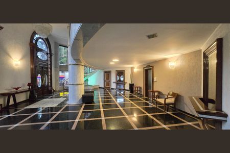 Apartamento para alugar com 198m², 3 quartos e 2 vagas Apartamento para alugar com 198m², 3 quartos e 2 vagasHall de entrada