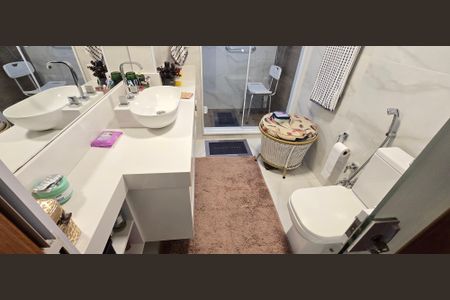 Apartamento para alugar com 198m², 3 quartos e 2 vagas Apartamento para alugar com 198m², 3 quartos e 2 vagasBanheiro da Suíte 1