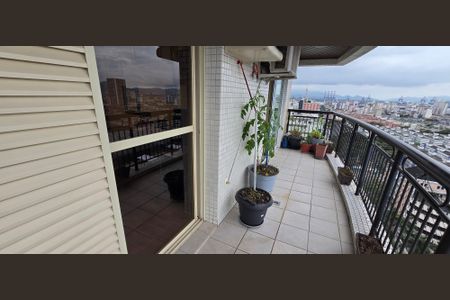 Apartamento para alugar com 198m², 3 quartos e 2 vagas Apartamento para alugar com 198m², 3 quartos e 2 vagasVaranda da Suíte 2