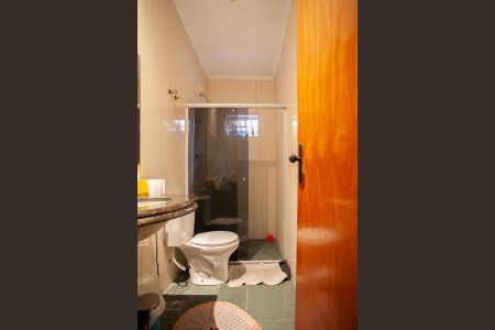 Casa à venda com 180m², 3 quartos e 2 vagas Casa à venda com 180m², 3 quartos e 2 vagasBanheiro Social