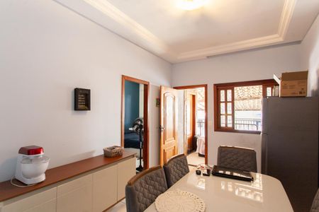 Casa à venda com 180m², 3 quartos e 2 vagas Casa à venda com 180m², 3 quartos e 2 vagasSala 1