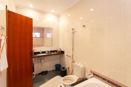 Casa à venda com 180m², 3 quartos e 2 vagas Casa à venda com 180m², 3 quartos e 2 vagasBanheiro da Suíte