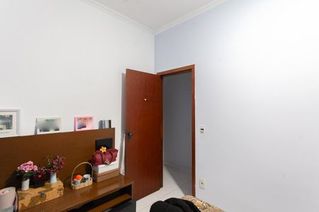 Casa à venda com 180m², 3 quartos e 2 vagas Casa à venda com 180m², 3 quartos e 2 vagasQuarto 2