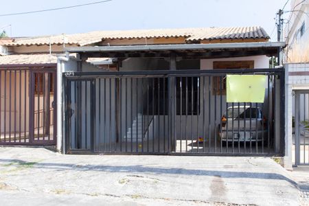 Casa à venda com 180m², 3 quartos e 2 vagas Casa à venda com 180m², 3 quartos e 2 vagasFachada