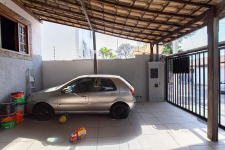 Casa à venda com 180m², 3 quartos e 2 vagas Casa à venda com 180m², 3 quartos e 2 vagasGaragem