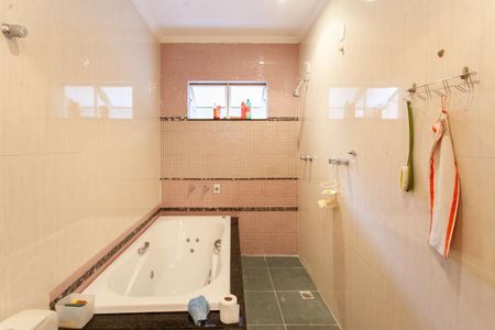 Casa à venda com 180m², 3 quartos e 2 vagas Casa à venda com 180m², 3 quartos e 2 vagasBanheiro da Suíte