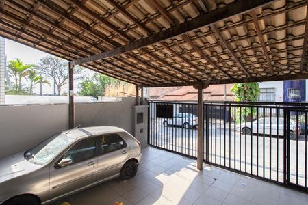 Casa à venda com 180m², 3 quartos e 2 vagas Casa à venda com 180m², 3 quartos e 2 vagasGaragem