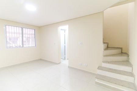 Casa à venda com 73m², 2 quartos e 2 vagas Casa à venda com 73m², 2 quartos e 2 vagasSala