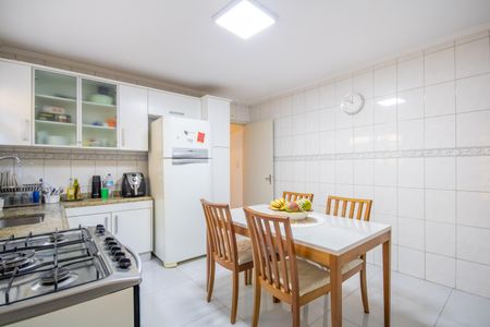 Casa à venda com 144m², 3 quartos e 2 vagas Casa à venda com 144m², 3 quartos e 2 vagasCozinha