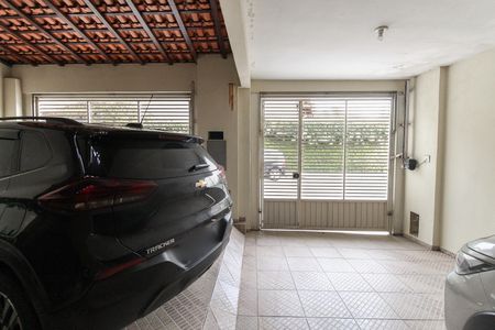 Casa à venda com 245m², 4 quartos e 3 vagas Casa à venda com 245m², 4 quartos e 3 vagasGaragem