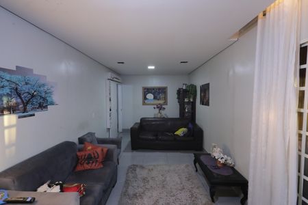 Casa à venda com 300m², 3 quartos e 1 vagaSala