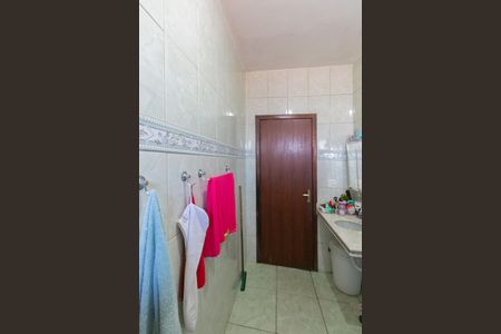 Casa à venda com 360m², 5 quartos e 4 vagas Casa à venda com 360m², 5 quartos e 4 vagasBanheiro 2