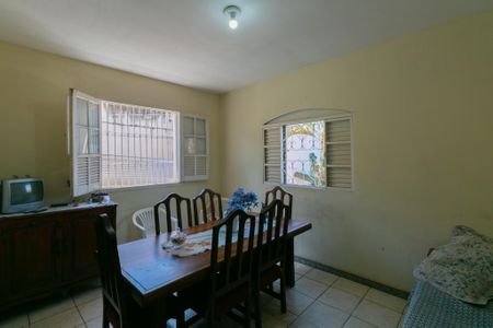 Casa à venda com 360m², 5 quartos e 4 vagas Casa à venda com 360m², 5 quartos e 4 vagasCopa